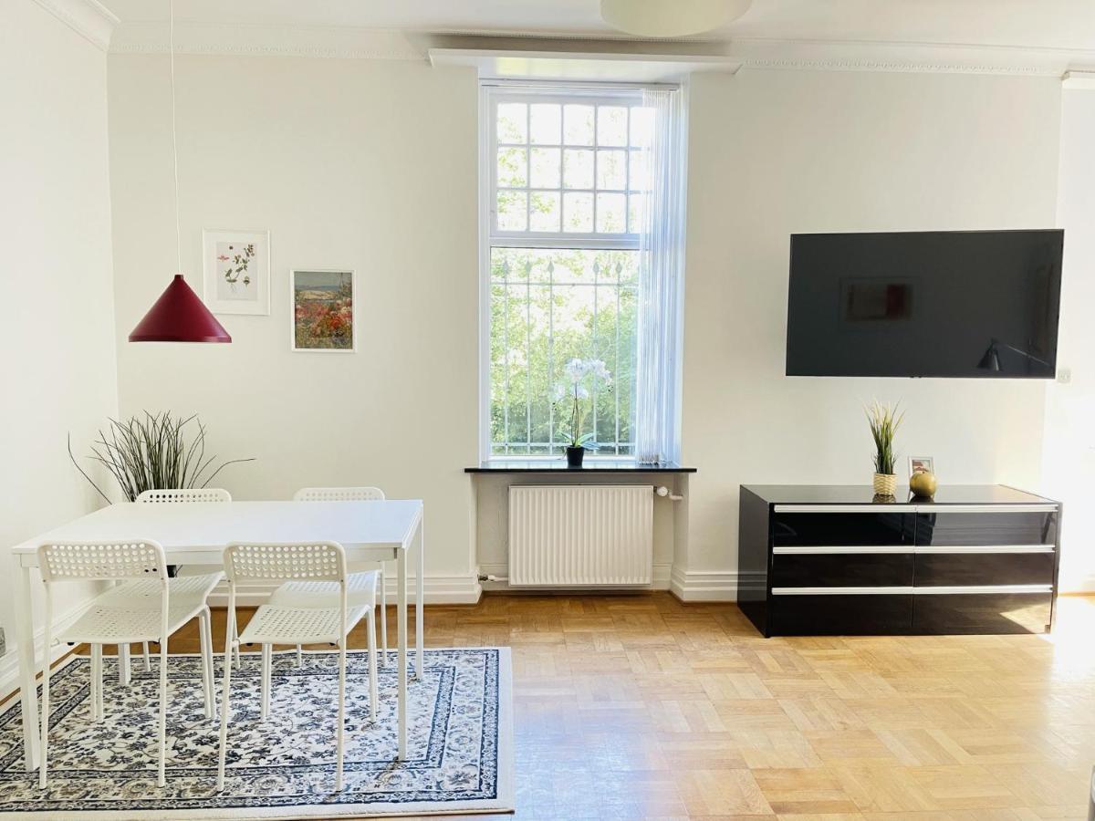 Aday - Aalborg Mansion - Open Bright Apartment With Garden 外观 照片